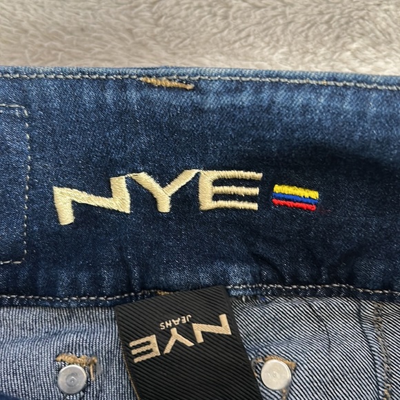 NYE Colombian made butt lifting star chain bling distressed jeans sz US 3 - Picture 11 of 13